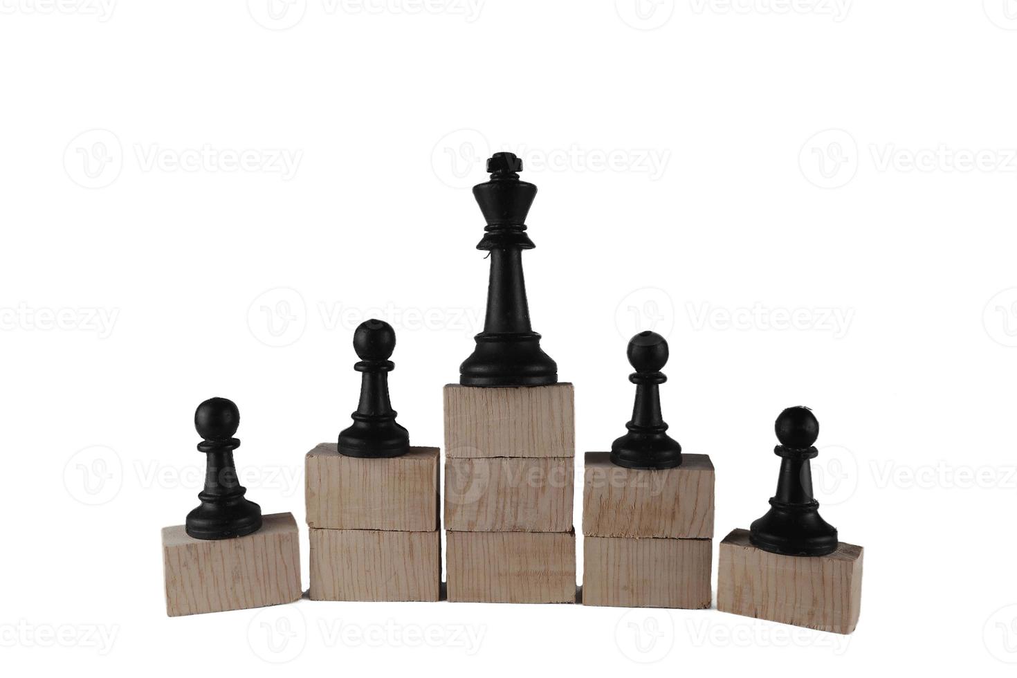 peão de xadrez na parte inferior e uma rainha de xadrez no topo, um  conceito para simbolizar conquista, crescimento e sucesso. conceito de  negócios 12453511 Foto de stock no Vecteezy